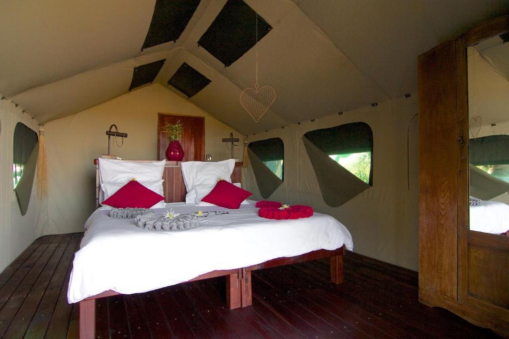 Nkasa Lupala Tented Lodge Sangwali Bagian luar foto
